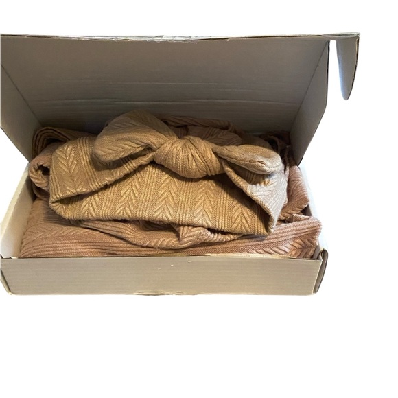 Baby Girl Swaddle with Hat/headband NIB - Picture 7 of 7